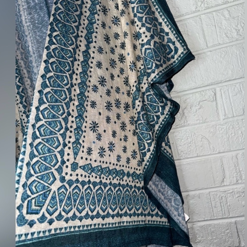 Blue and Cream Women's Kimono - Picture 6 of 8